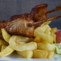 Burger Star - Chicken skewers with frites and vegetables! 
69:-