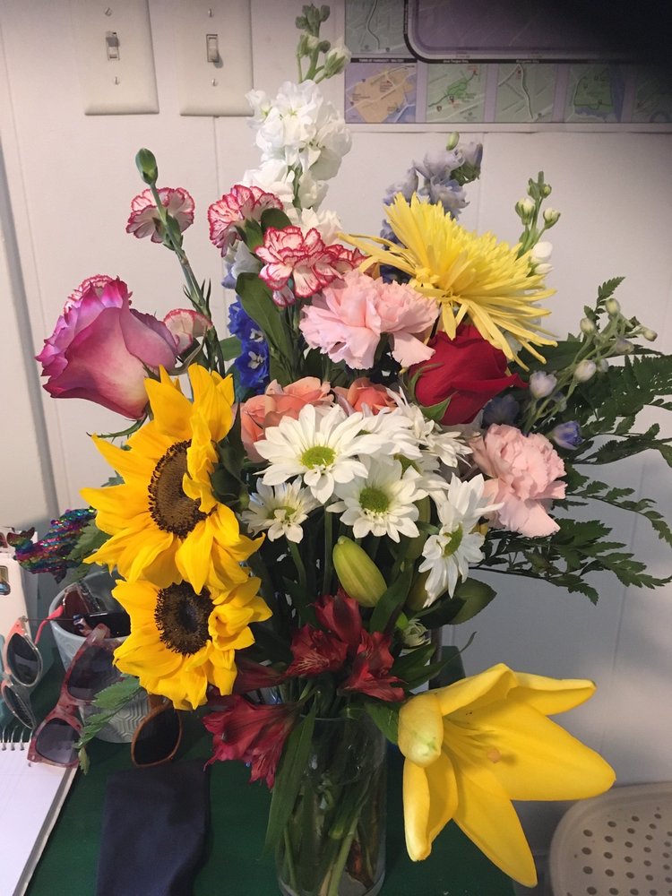 THE FLOWER POT Updated August 2024 60 Photos & 32 Reviews 2314 N