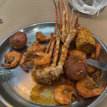 Cracking Crab - Snow Crab & shrimp special - Seafood Near Me - Pensacola, Florida