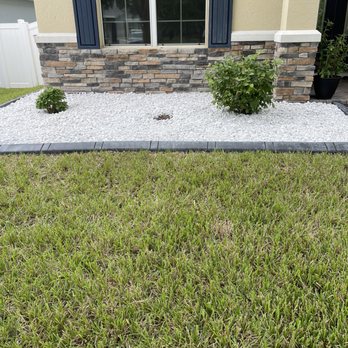 Florida Landscape Borders - the front yard of a home - Lawn Services Near Me - Apopka, Florida Florida Landscape Borders - the front yard of a home - Lawn Services Near Me - Apopka, Florida