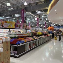 Large aisles Large aisles