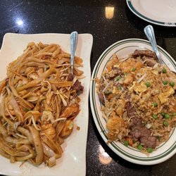 Chili Thai - House special Chow fun and combination fried rice
