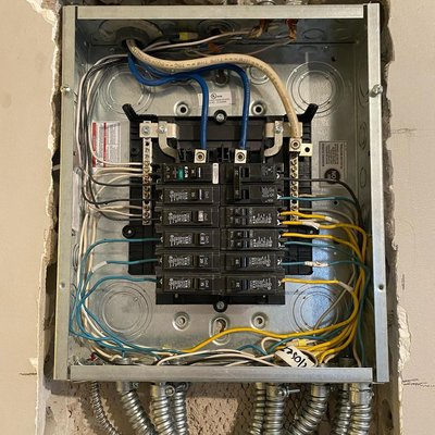 Veteran 24 Hour Electrician Logo