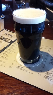 Blatt Beer & Table by null