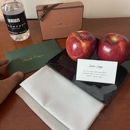 The apples were great and I loved the gift box! The apples were great and I loved the gift box!