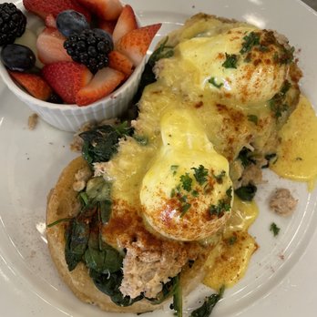 Bloom - Crab cakes Benedict - American Near Me - Santa Clara, California