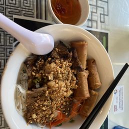 Bun cha gio thit noung (Grilled pork & imperial rolls) Bun cha gio thit noung (Grilled pork & imperial rolls)