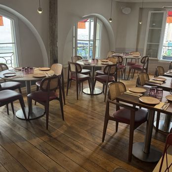Le Mezeterie - Upstairs seating - Lebanese Near Me - Paris, 75