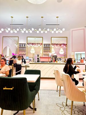 Café Lola by null