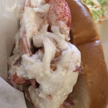 Footbridge Lobster - Cold lobster roll with mayo - Seafood Near Me - Ogunquit, Maine