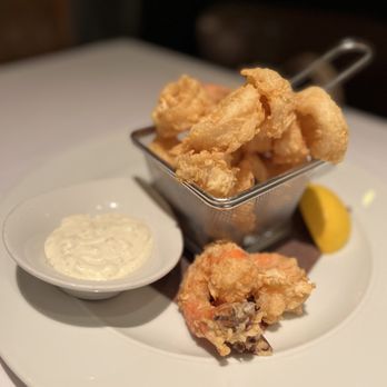 Ristorante Sotto Sotto - Frittura Mista di Pesce (~CAD$29) - Italian Near Me - Toronto, Ontario Ristorante Sotto Sotto - Frittura Mista di Pesce (~CAD$29) - Italian Near Me - Toronto, Ontario
