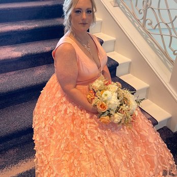 Lois Mathews Design - Me and my bridal bouquet - Florists Near Me Lois Mathews Design - Me and my bridal bouquet - Florists Near Me