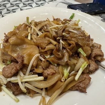 Moon Kee - Beef Chow Fun - Cantonese Near Me - New York, New York