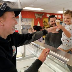 Hansen's Dairy - Waterloo - Customers enjoy the best ice cream treats in Waterloo IA.