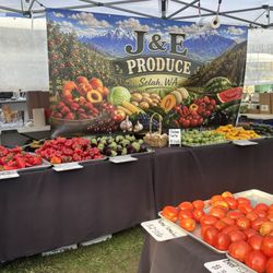 J&E Produce - Stand at Wallingford Farmers Market
