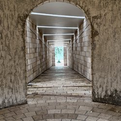 Holocaust Memorial Miami Beach - Leading into the sculpture