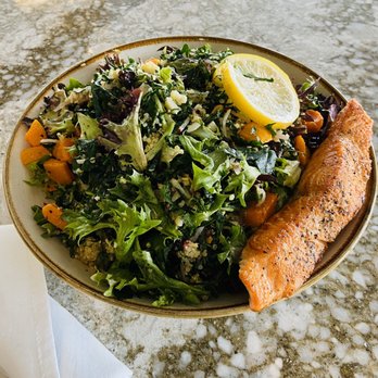 Moxies - Kale and Quinoa Salad + Salmon - Lounges Near Me - Miami, Florida