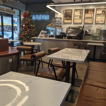 La Ka Viet - Interior - Desserts Near Me - Westminster, California