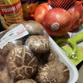 Seoul Market - Fresh Shitake mushrooms... the white nectarines here are good! - International Grocery Near Me - La Canada, California