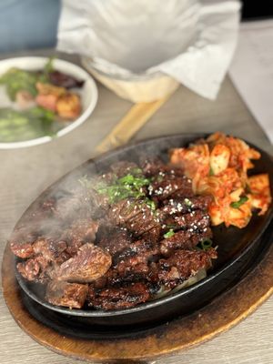 Side Street Inn by null