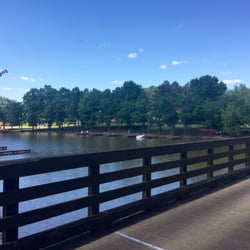 Cuscowilla On Lake Oconee - Absolutely gorgeous. Flew in from Los Angeles for a wedding. Check-in was easy and our golf cabin was quaint and wonderful.