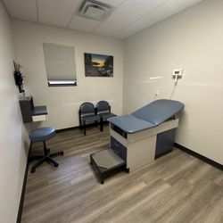 Superior Walk-In and Family Health - Patient room