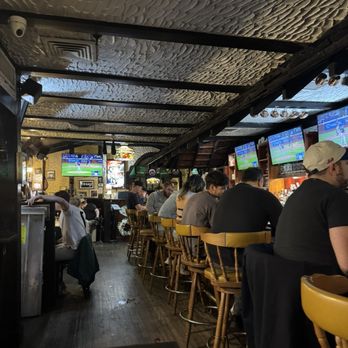 Donovan's Pub - Ambiance - Burgers Near Me - Woodside, New York