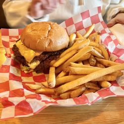 Kascadia Brewery & Public House - Smash burger. Delicious!