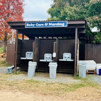 Cox Farms - Changing Station - Attraction Farms Near Me - Centreville, Virginia