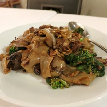 Si Laa - Pad see ew with tender short rib - Thai Near Me - Los Angeles, California