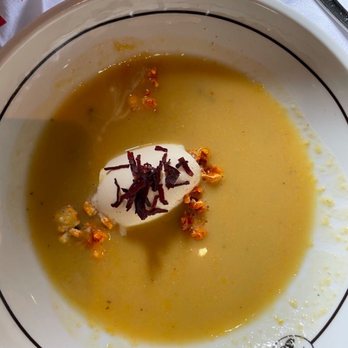 Walt’s - An American Restaurant - Sweet Corn Soup, Isigny Crème Fraîche, Smoked Popcorn and Pastrami - American Near Me - Chessy, 75