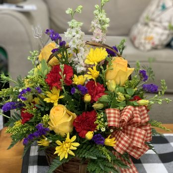 Paula's Bloom Room - Florists Near Me - Hamlin, West Virginia