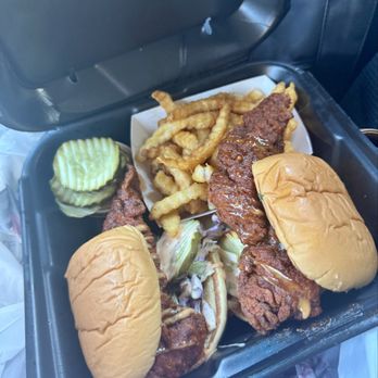 Dave's Hot Chicken - Chicken Shop Near Me - Chesapeake, Virginia