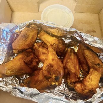 Papa’s Pizza Oven - 10 medium wings and cup of ranch dip - Chicken Wings Near Me - Lancaster, New York Papa’s Pizza Oven - 10 medium wings and cup of ranch dip - Chicken Wings Near Me - Lancaster, New York