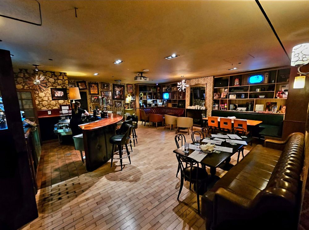 Ri Ra Irish Pub - Photo 2