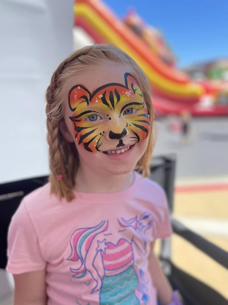 Face Painting by Wandie Logo