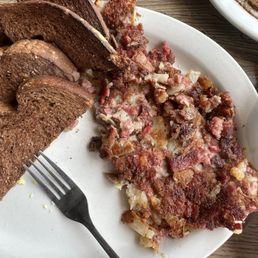 Corned beef hash and pumpernickel toast Corned beef hash and pumpernickel toast