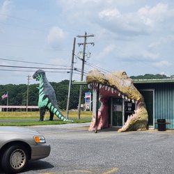 Luray Zoo - The storefront. We've always loved it here.