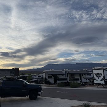 Gateway Luxury RV Resort - Gorgeous views of the mountains! - RV Parks Near Me - La Verkin, Utah