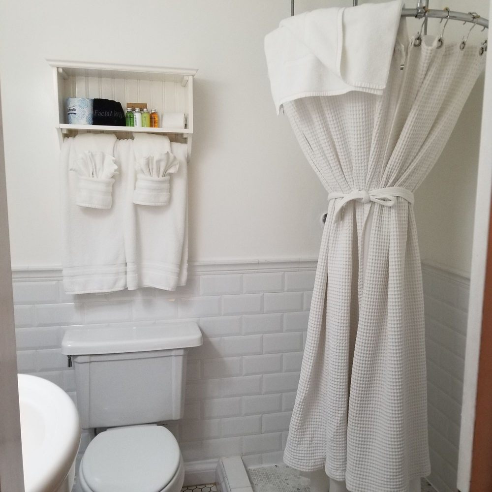 Cannon Beach Hotel Collection - Bathroom - Hotels Near Me - Cannon Beach, Oregon Cannon Beach Hotel Collection - Bathroom - Hotels Near Me - Cannon Beach, Oregon