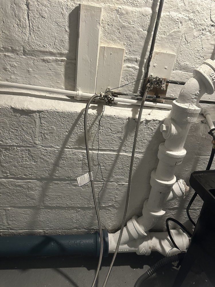 Slide of RH Emergency plumbing & construction