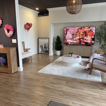 Sleek Nails Co - Waiting room - Nail Salons Near Me - Stockton, California Sleek Nails Co - Waiting room - Nail Salons Near Me - Stockton, California