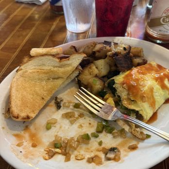 Mande's Restaurant - Veggie Omelette - Breakfast & Brunch Near Me - Mandeville, Louisiana