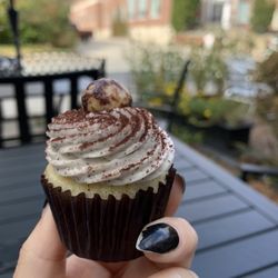 Sweet Macaron - Tiramisu cupcaje