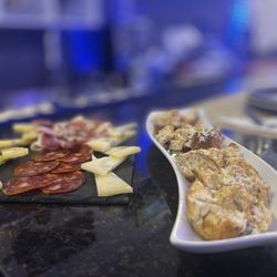 Ibéricos Tapas y Vinos Restaurant & Bar