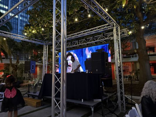 Phoenix Hotel by null