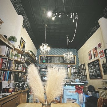 R Cafe & Tea Boutique - ambiance - Coffee & Tea Near Me - New Rochelle, New York