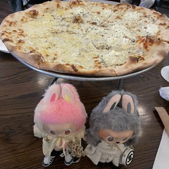 J. Dolan's - whole pie - Pizza Near Me - Honolulu, Hawaii