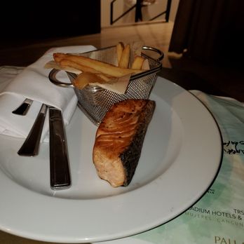 TRS Coral - Room service - Hotels Near Me - Cancún, ROO