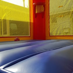 YouGo Jump - NEW! L15xW15xH15 Modular Castle with
Basketball Hoop. Add our panels for free to personalize.